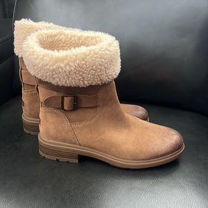 UGG Tan Waterproof Suede Women’s Boots w/Buckle & Side Zipper-NWOT!